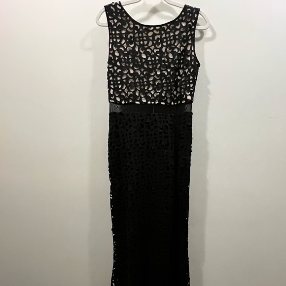XSCAPE Long Laser Cut Middle Illusion Gown - Picture 5 of 10